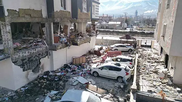 Komşudaki patlamanın boyutu gün ağarınca ortaya çıktı