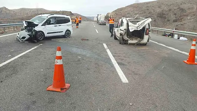 İki araç çarpıştı, 8 yaşındaki çocuktan acı haber...