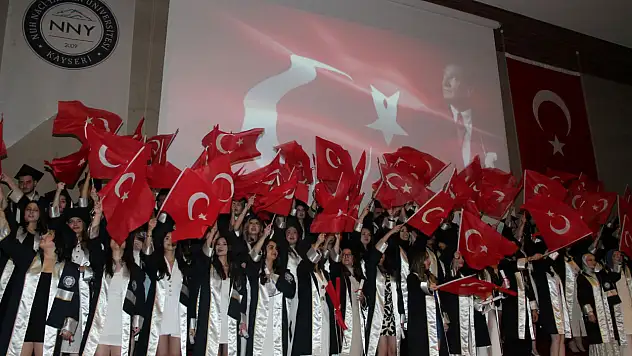 NNYÜ'de mezuniyet heyecanı