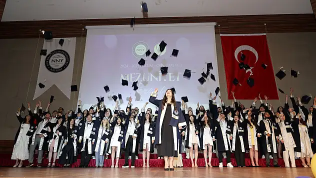 NNYÜ Diş Hekimliği Fakültesi ilk mezunlarını verdi