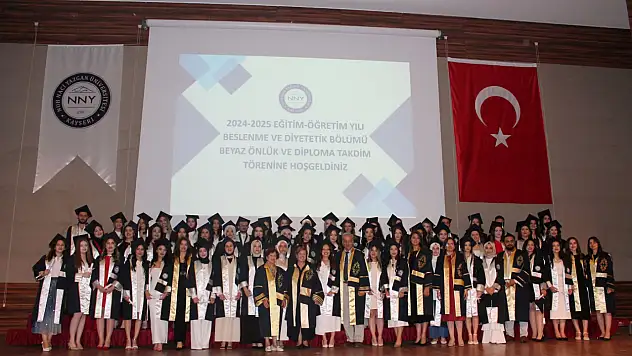 NNYÜ Sağlık Bilimleri Fakültesi'nde mezuniyet sevinci