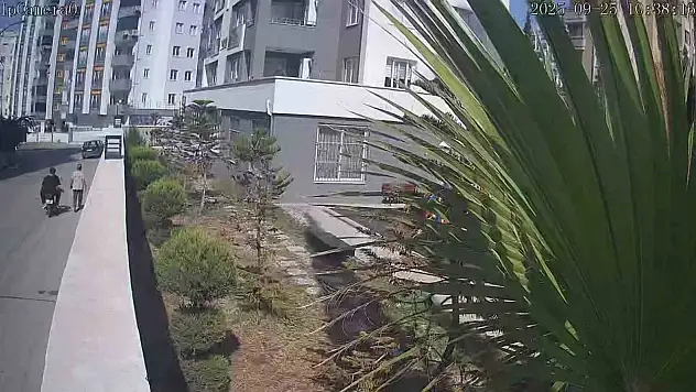 Motosikletle kapkaç yaptılar