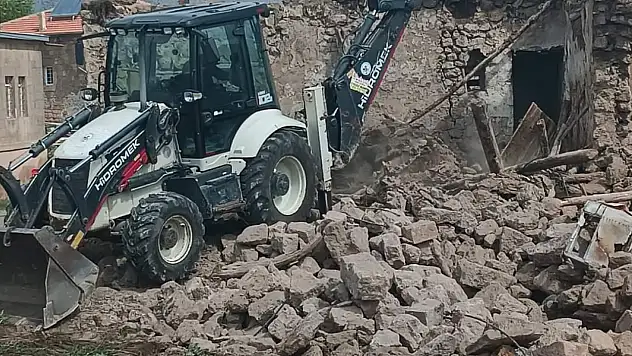 O ilçede yıkım başladı