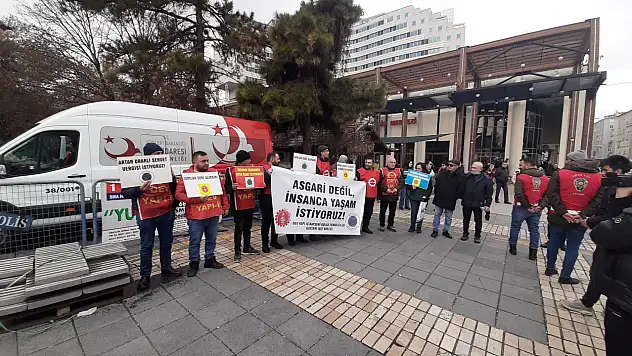 'O masadan insanca yaşamaya yeten asgari ücret çıkmaz'