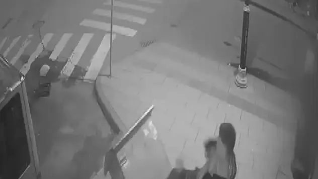Öfkesini elektrik panosundan çıkardı