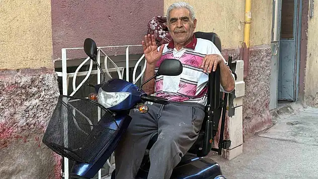 Akülü sandalyesi yanmıştı... Kayseri'de Cemil Özer'e anlamlı destek geldi