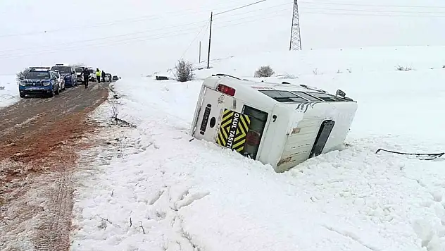 Öğrenci servisi devrildi: 10 öğrenci...