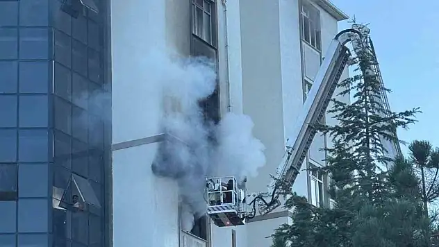 Öğrenci yurdunda yangın korkuttu