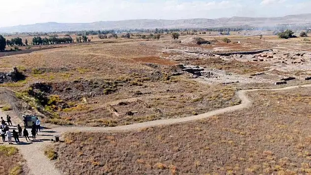 Öğrenciler Anadolu tarihini yerinde öğreniyor