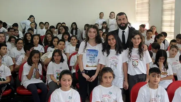 Öğrenciler eğlenirken öğreniyor öğrenirken eğleniyor
