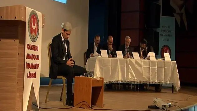 Öğrenciler Kur'an-ı Kerim'i ve ezanı güzel okumak için yarıştı