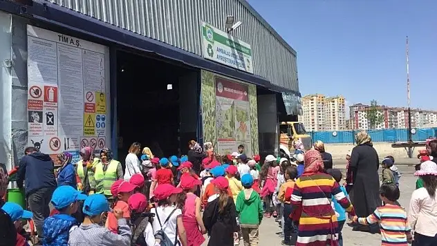 Öğrenciler Melikgazi Geri Dönüşüm Tesislerini ziyaret etti