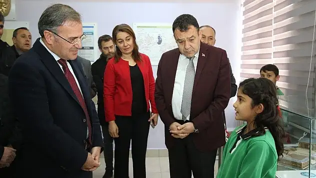 Öğrenciler modern atölyelerde eğitim görüyor
