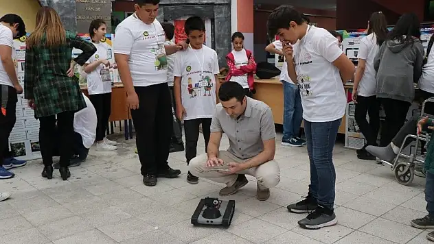 Öğrenciler projelerini TÜBİTAK Sergisi'nde tanıttı
