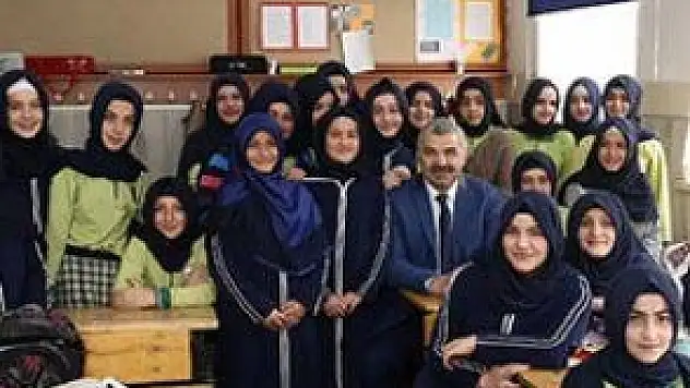 ÖĞRENCİLERDEN BAŞKAN ÇELİK'E BÜYÜK İLGİ
