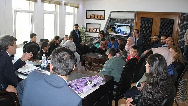Öğrencilerden Pınarbaşı Belediye Başkanı Ataş'a ziyaret