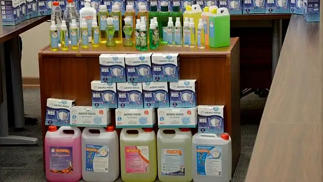 Kayseri'de öğrenciler, 20 bin N95 maske yaptı!
