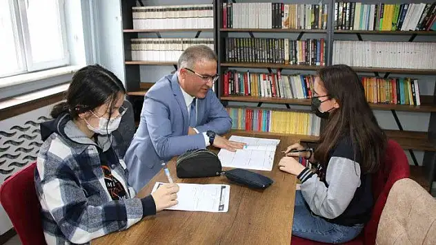 Öğrencileri sevindiren kütüphane