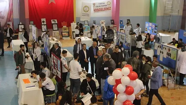 Öğrencilerin projelerinin bulunduğu TÜBİTAK Sergisi Açıldı
