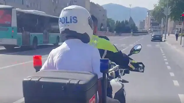 Öğrencilerin yardımına Kayseri polisi koştu