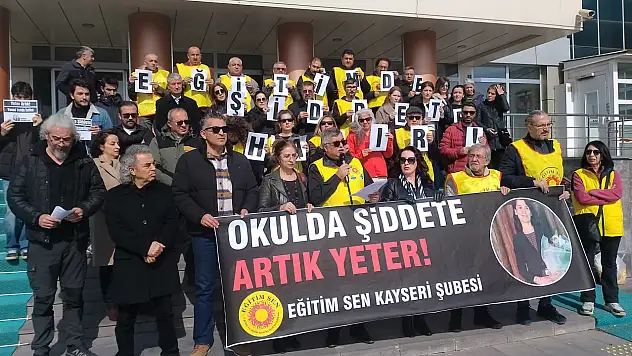 Öğretmenler 'şiddete' karşı ayaklandı