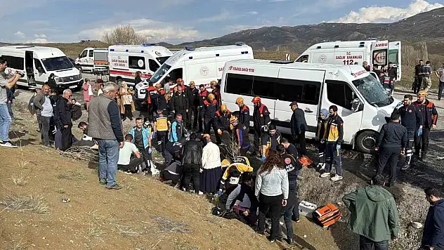Öğretmenleri taşıyan minibüs kaza yaptı!