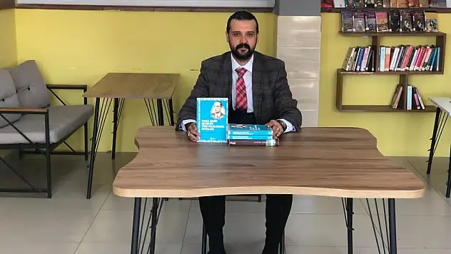 Eseri dünyanın en iyi 10 üniversitesinin kütüphanelerinde