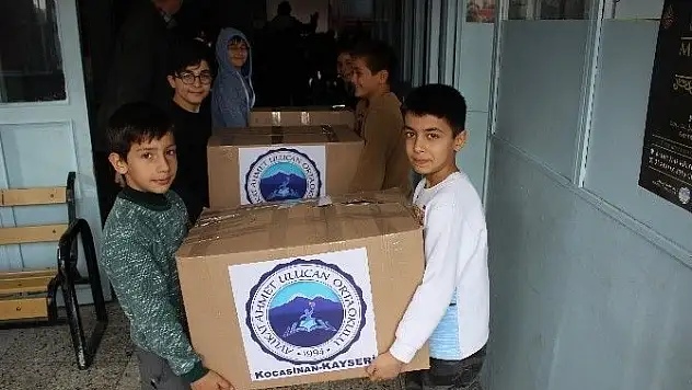 Okul harçlıklarını Halep'e gönderdiler