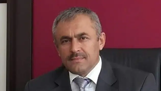 Okul müdürü kalbine yenik düştü