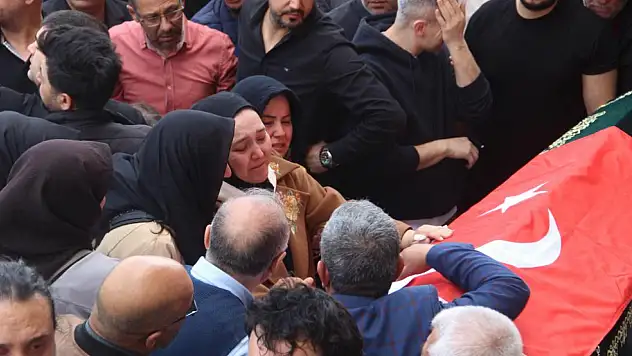 Okul saldırısında ölen 4 öğrenci gözyaşları içerisinde toprağa verildi