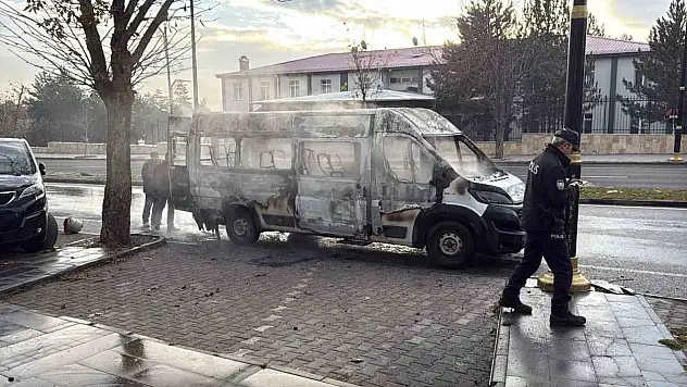 Okul servisi alev alev yandı!