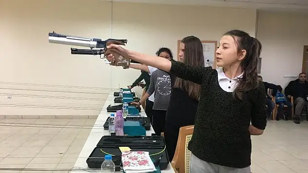 Okul Sporlarında Havalı Tabanca Turnuvası yapıldı