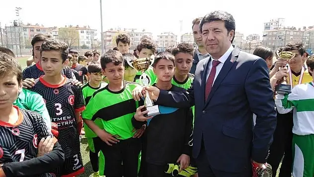 Okullar arası futbol küçük erkekler il birinciliği tamamlandı
