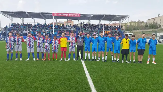 Okullar arası turnuvada heyecan dorukta