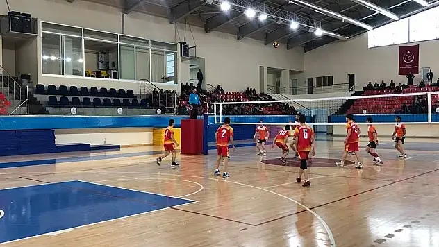 Okullar arası Voleybol heyecanı devam ediyor
