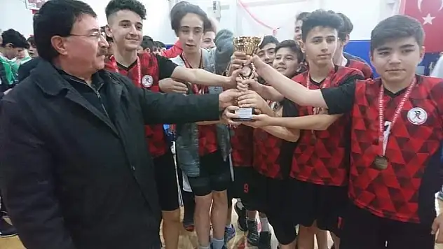Okullar Arası Yıldız Erkekler Voleybol İl Birinciliği müsabakaları tamamlandı
