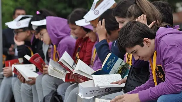 Okuma Farkındalığı Projesi 'Kitap Benim' Büyüyor