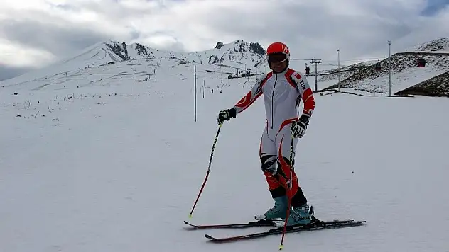 Olimpiyatlara Erciyes'te hazırlanıyor
