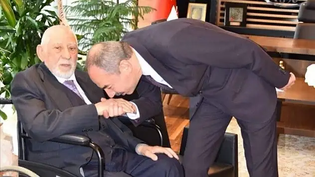 Ömer Gülsoy'un babası Mehmet Gülsoy vefat etti