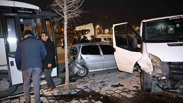 Park halindeki araca çarpan sürücüye 25 bin TL ceza