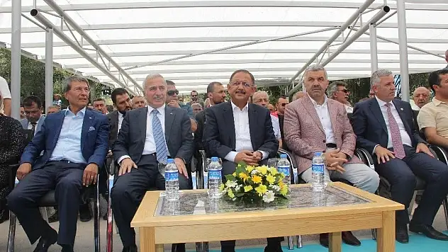 Önce tokalaştılar sonra atıştılar