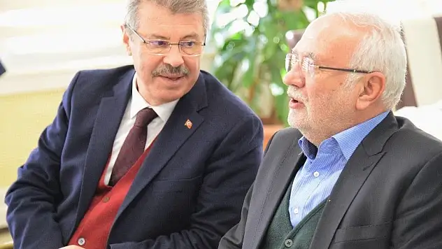 Önceki dönem Ekonomi Bakanı Mustafa Elitaş Kayseri Şeker'de temaslarda bulundu
