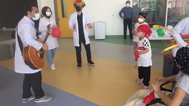 Onkoloji Hastanesi'nde bayram sevinci