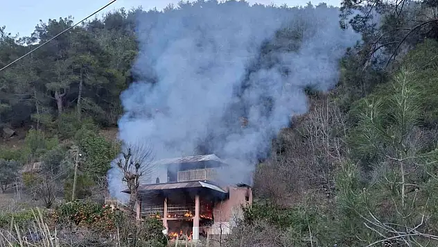 İftar vakti yayla evi alev alev yandı