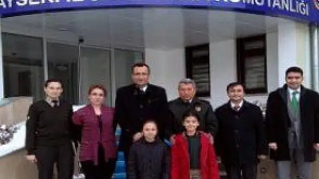  ORTAOKUL ÖĞRENCİLERİ ŞEHİTLERE YAZDIKLARI MEKTUPLARI İL JANDARMA KOMUTANLIĞI'NA TESLİM ETTİ