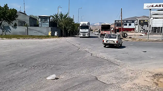 Osman Kavuncu Bulvarı'nda yol tepkisi: Tozdan gözümüzü açamıyoruz