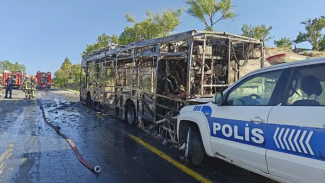 Otobüs alev alev yandı, küle döndü!