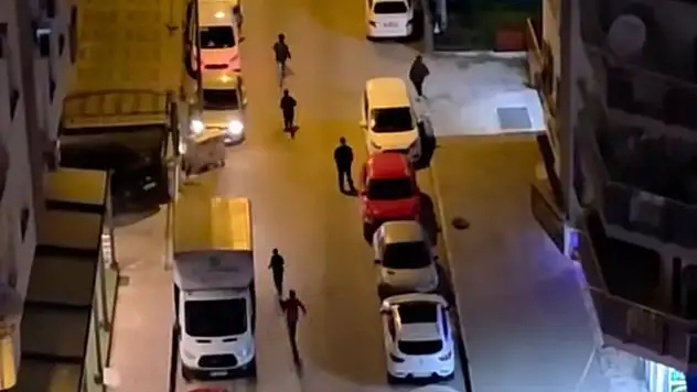 Yoldan geçen otobüse turunç fırlattılar
