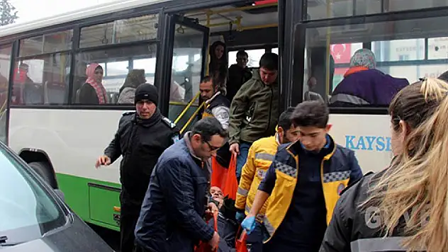 Halk otobüsü şoförü hastaneye yetiştirdi