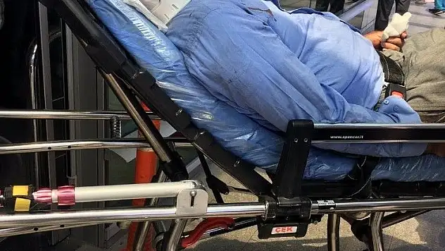 Otobüsten düştü hastanelik oldu